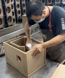 Build a speaker cabinet in one minute. speaker box with speakers